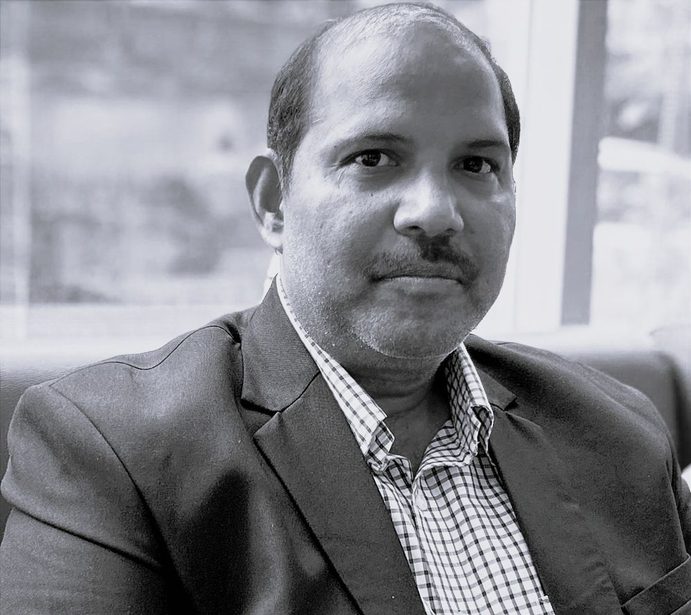 Hari_Professional_Photo_BW.JPG